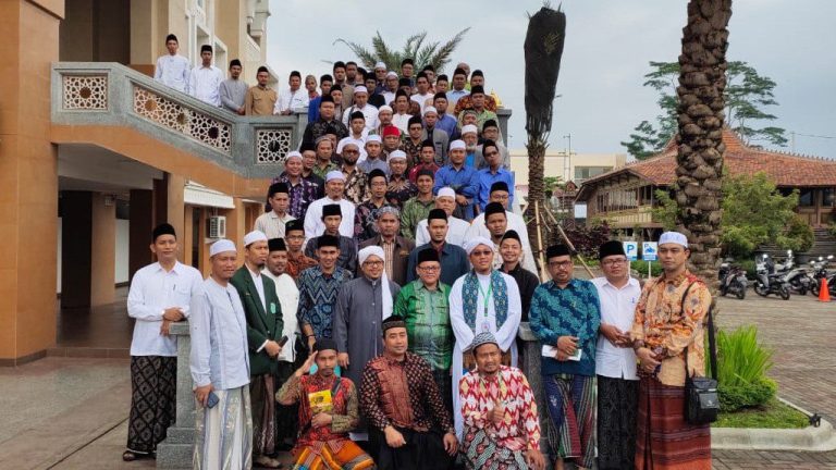 Foto bersama Dalam Acara Muskernas Asosiasi Mahad Aly Indonesia di Ma'had Aly Al Idrisiyyah Tasikmalaya Jawa barat